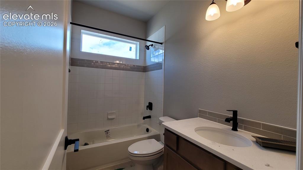 Image 7 of 34: Bathroom