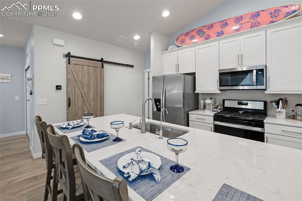 Image 12 of 40: Kitchen