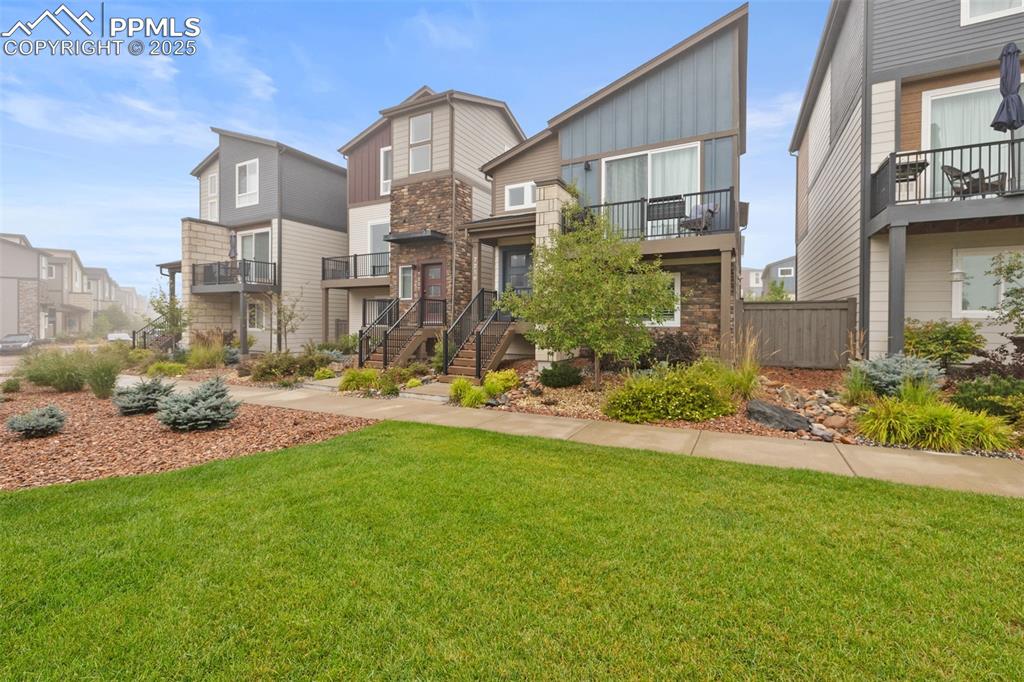 Image 5 of 40: Front of Structure