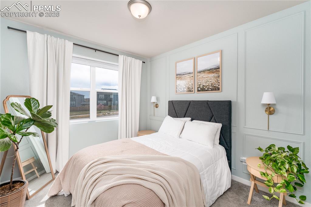 Image 11 of 38: main bedroom