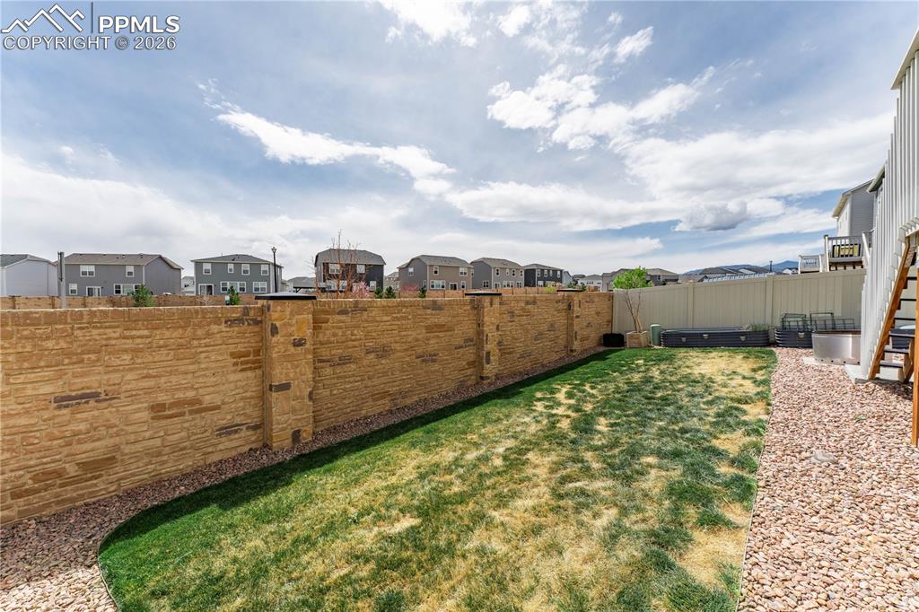 Image 33 of 38: Yard