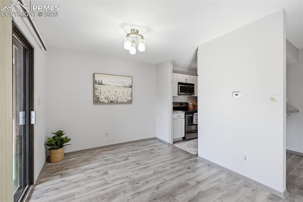 Image 10 of 26: Dining Room