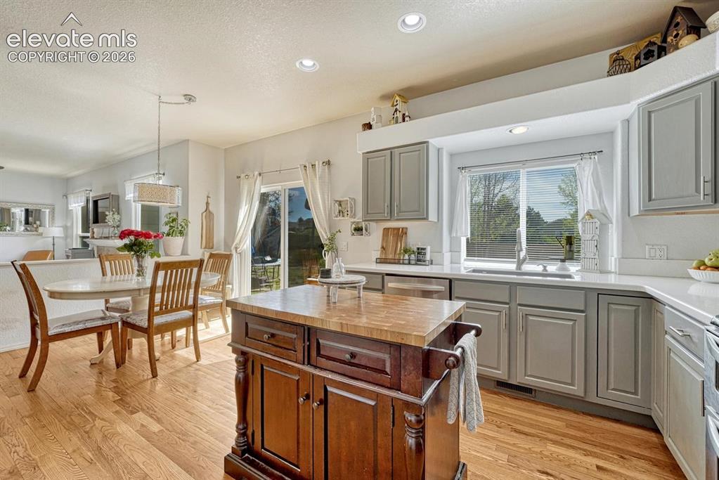 Image 11 of 48: Kitchen