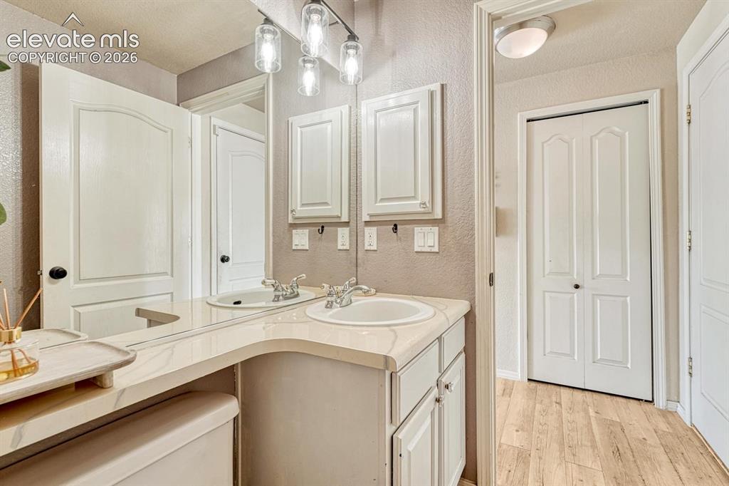 Image 16 of 48: Bathroom