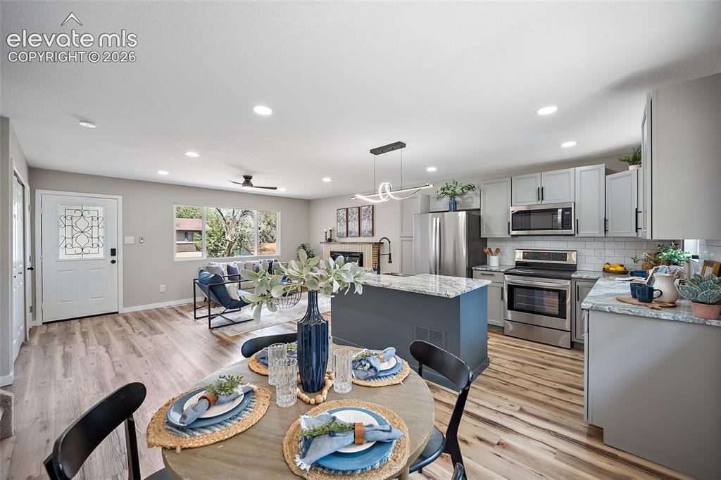Image 16 of 49: Great Room