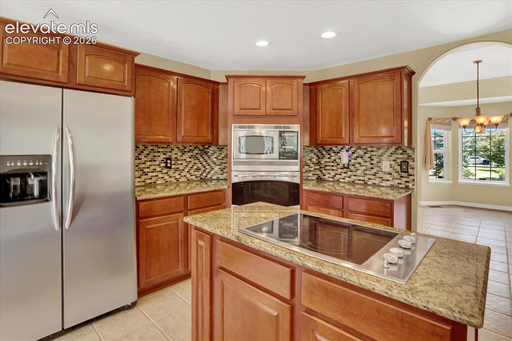 Image 12 of 50: Kitchen