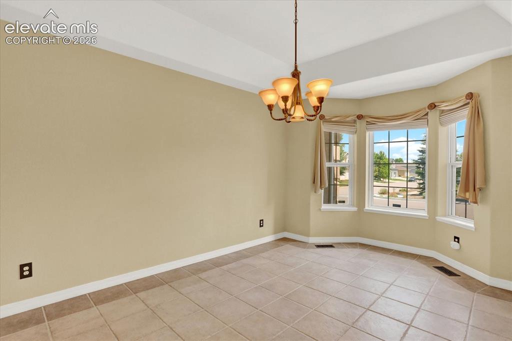Image 14 of 50: Dining Room