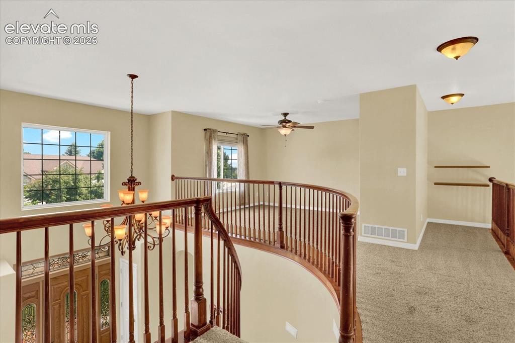 Image 19 of 50: Loft
