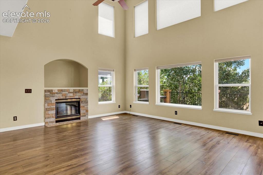 Image 4 of 50: Great Room