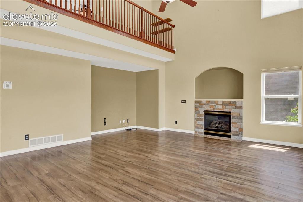 Image 5 of 50: Great Room