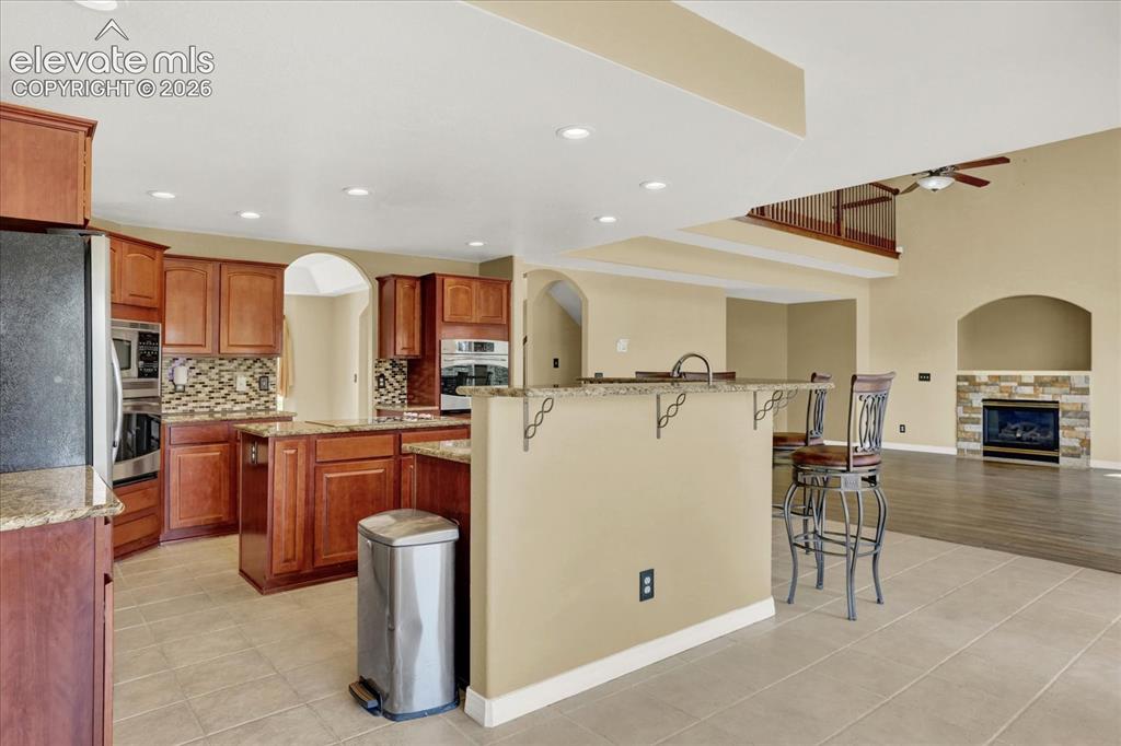 Image 8 of 50: Kitchen