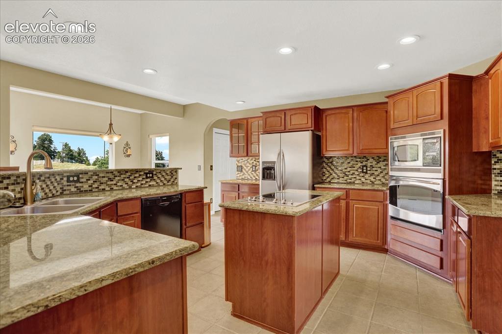 Image 9 of 50: Kitchen