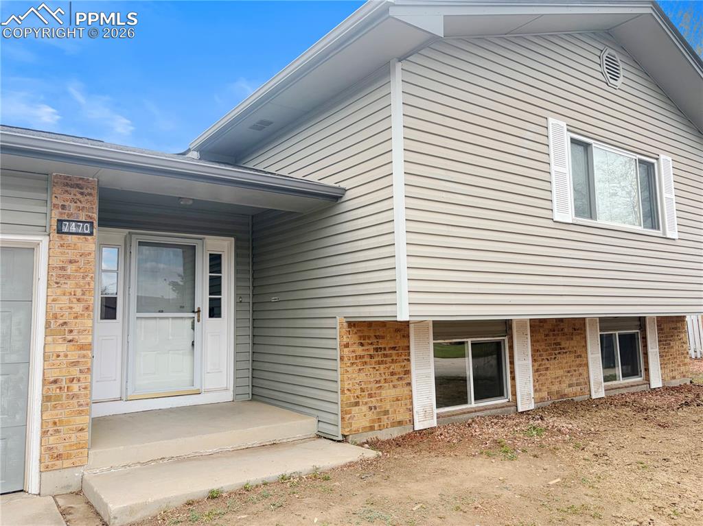 Image 1 of 24: Entry