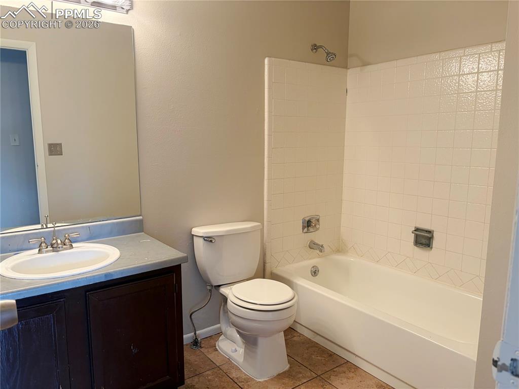 Image 11 of 24: Kitchen