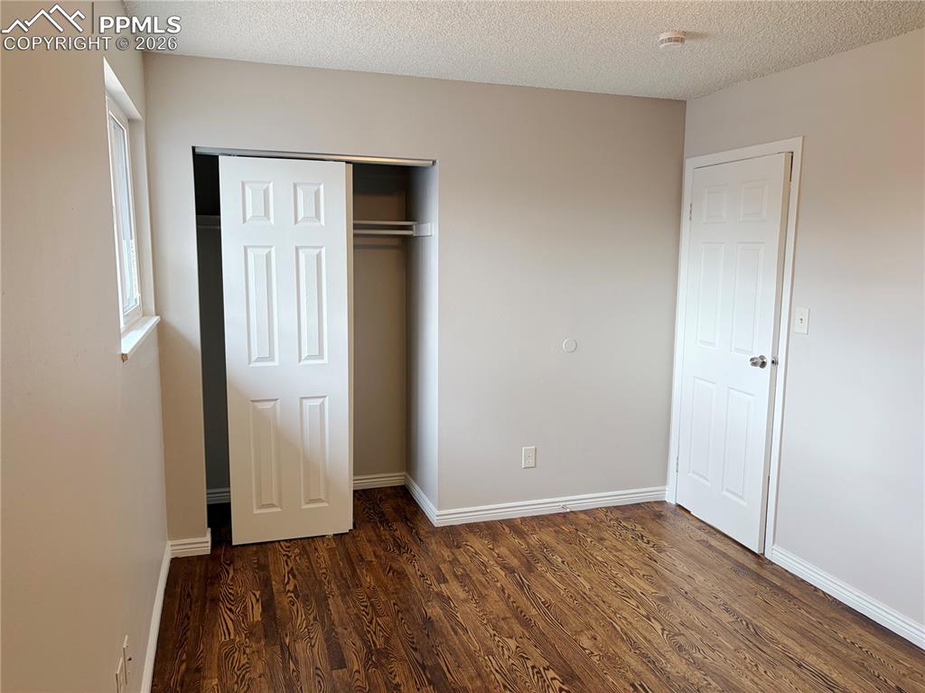 Image 15 of 24: Entry