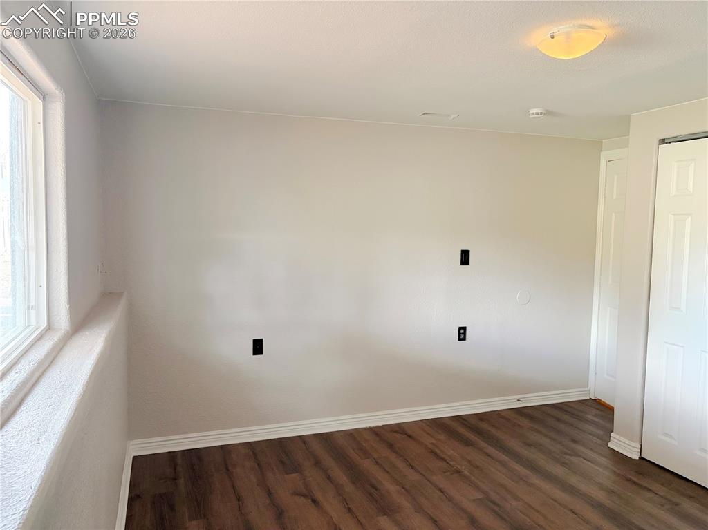 Image 17 of 24: Living Room