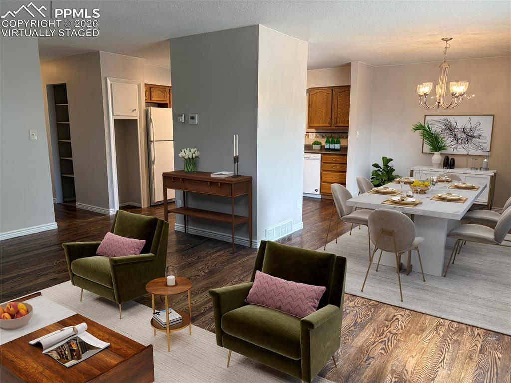 Image 5 of 24: Entry