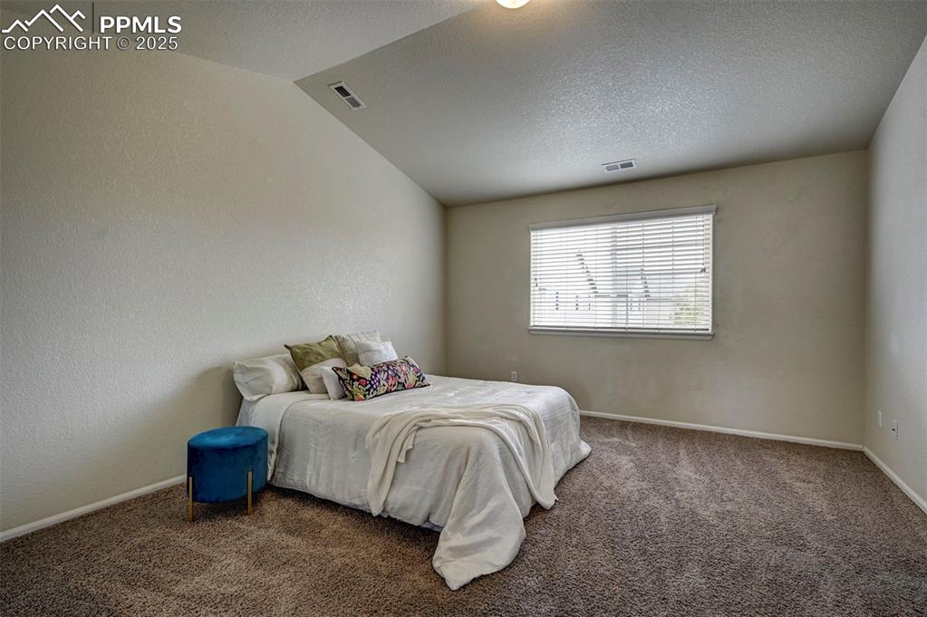 Image 19 of 46: Bathroom