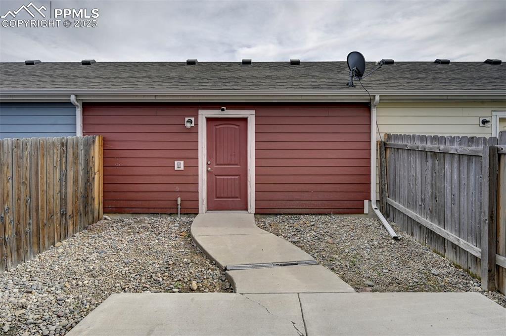 Image 28 of 46: Bathroom