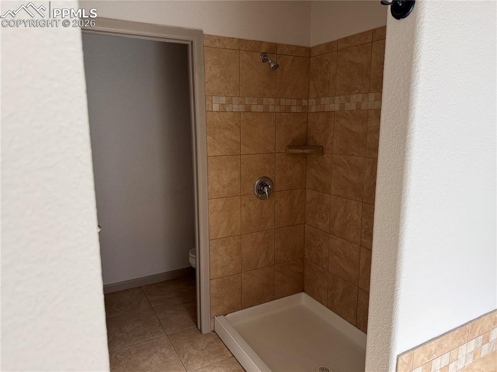 Image 12 of 28: Bathroom