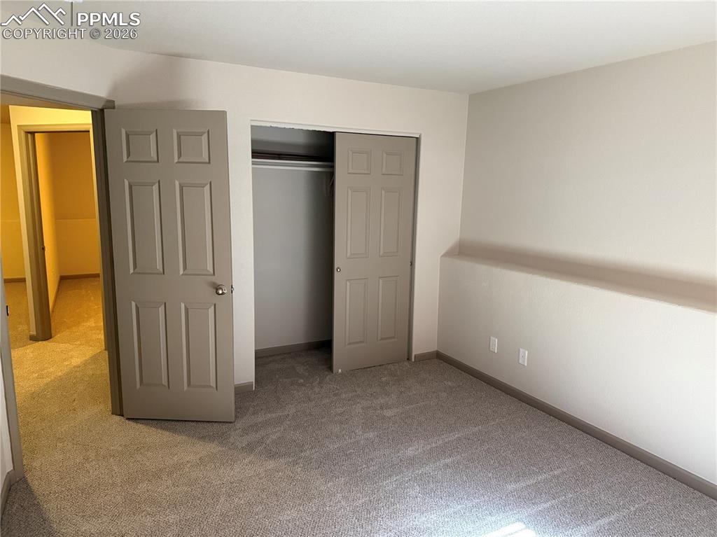 Image 19 of 28: Bedroom