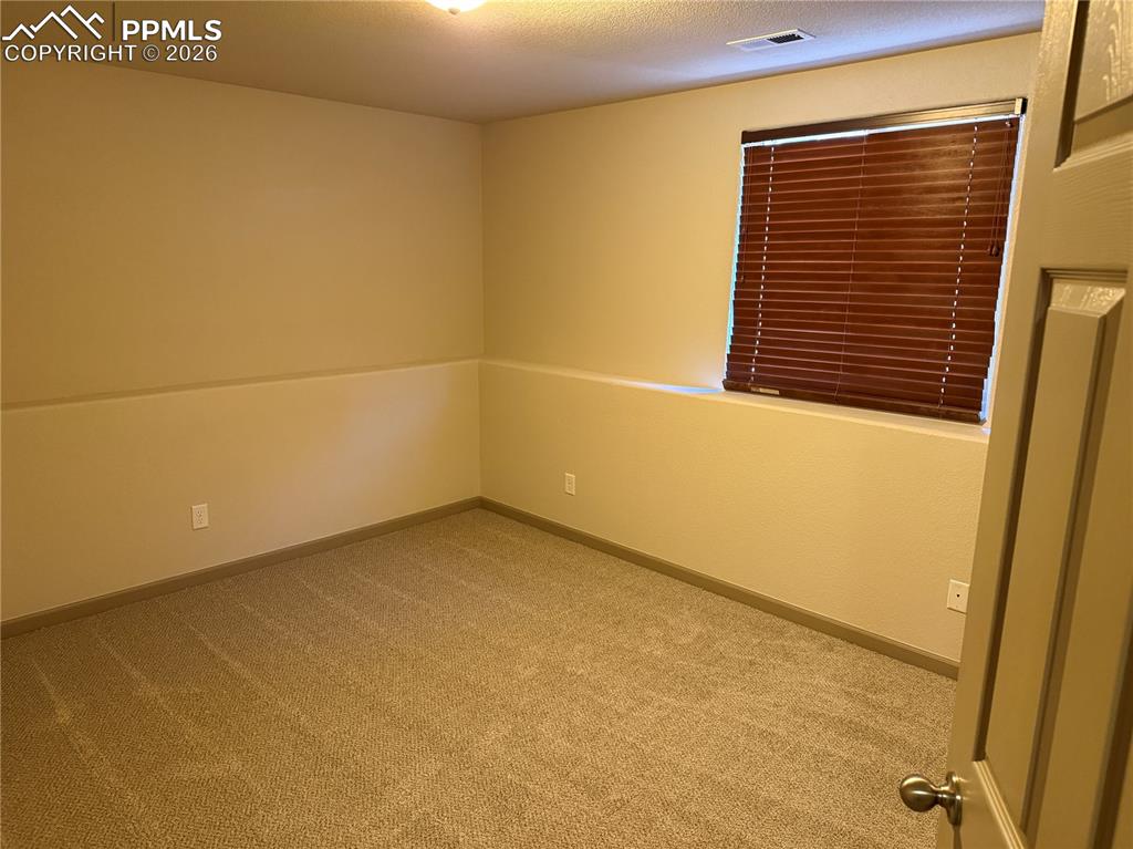 Image 21 of 28: Bedroom