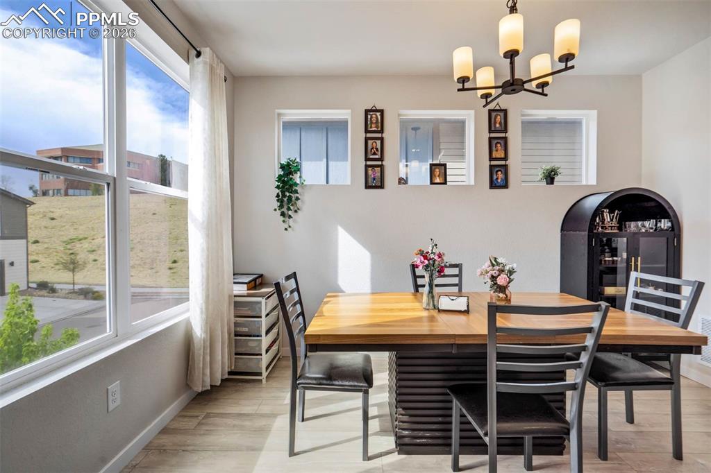 Image 14 of 46: Dining Area
