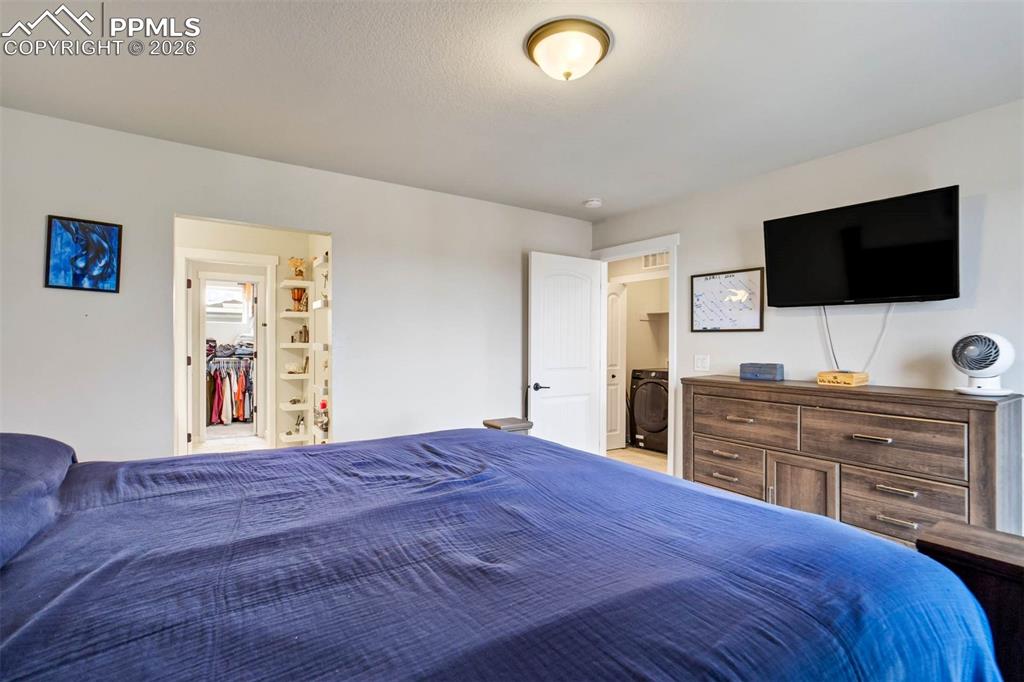 Image 19 of 46: Bedroom