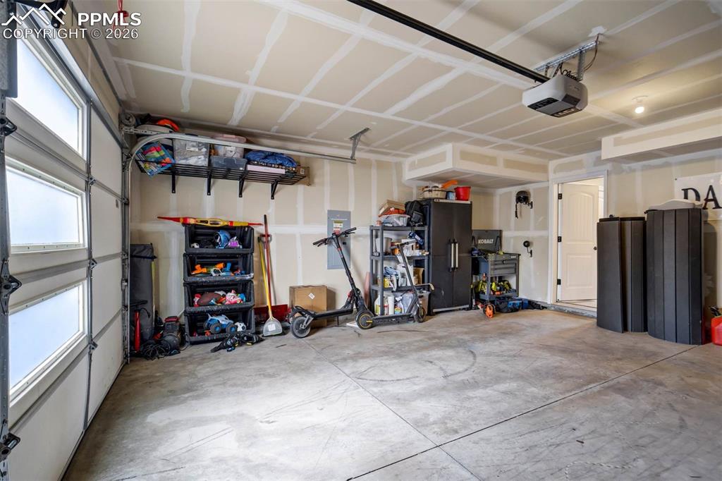 Image 32 of 46: Garage
