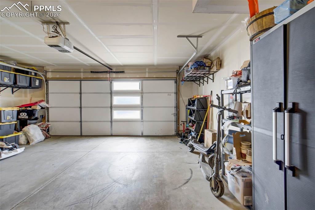 Image 33 of 46: Garage