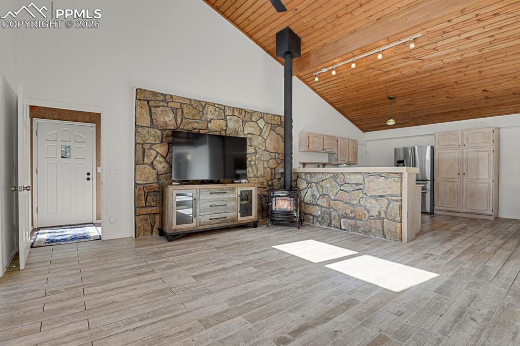 Image 15 of 48: Living Room