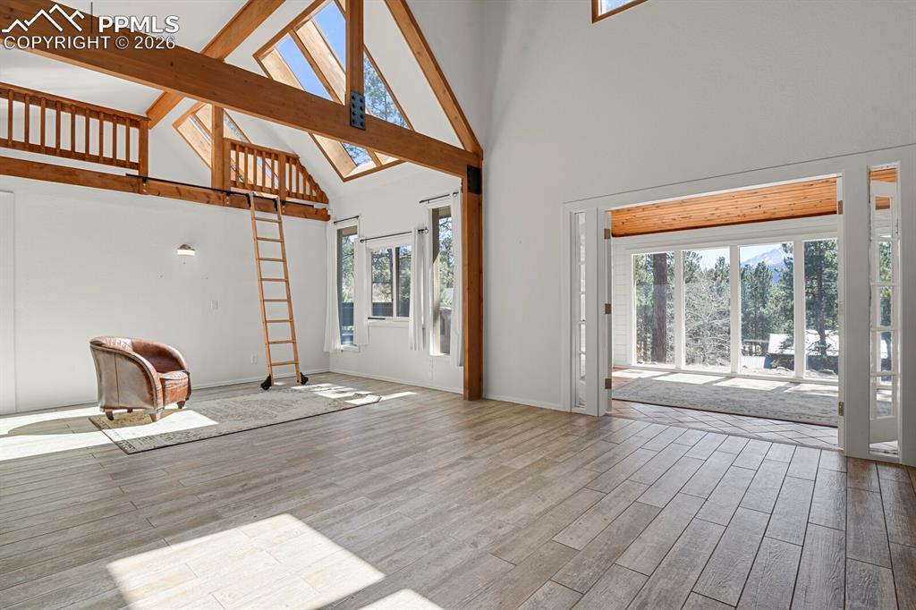 Image 17 of 48: Entry