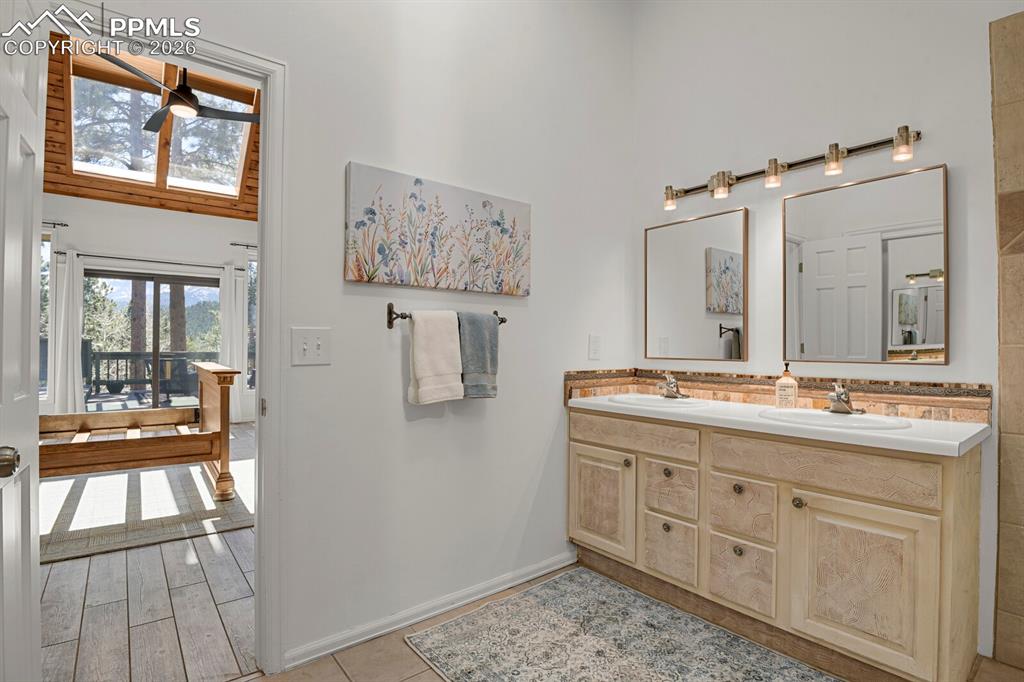 Image 26 of 48: Bathroom