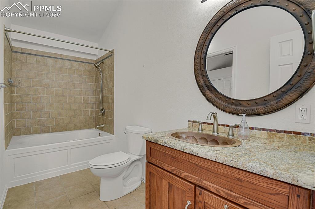 Image 29 of 48: Bathroom