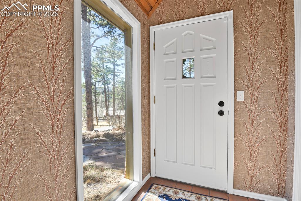 Image 31 of 48: Entry