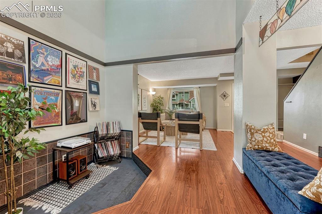 Image 14 of 44: Sitting Room