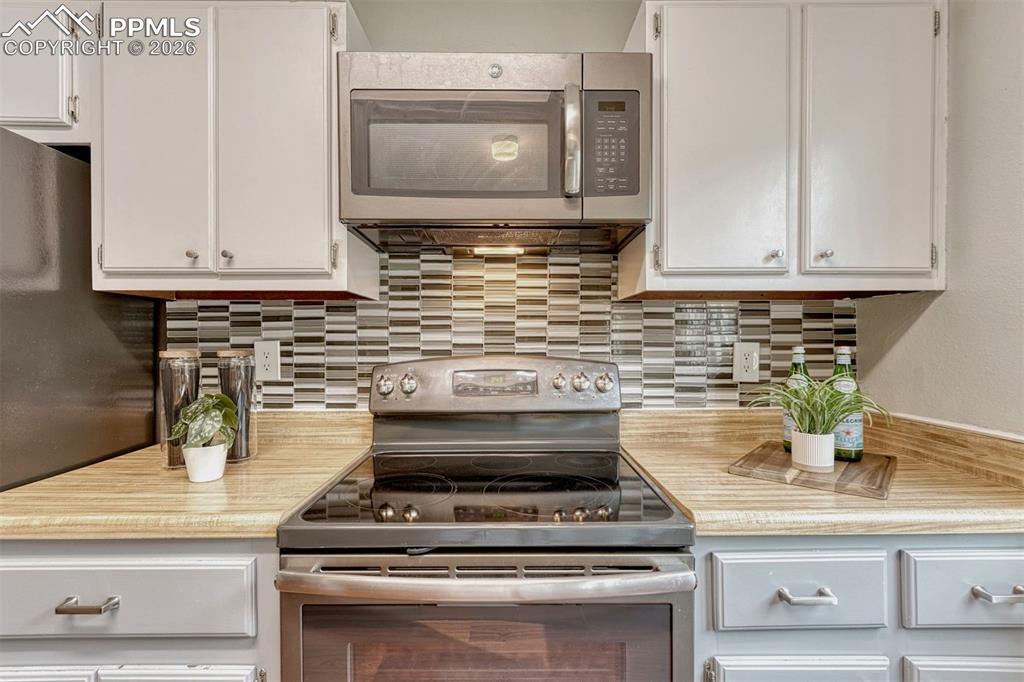 Image 19 of 44: Kitchen