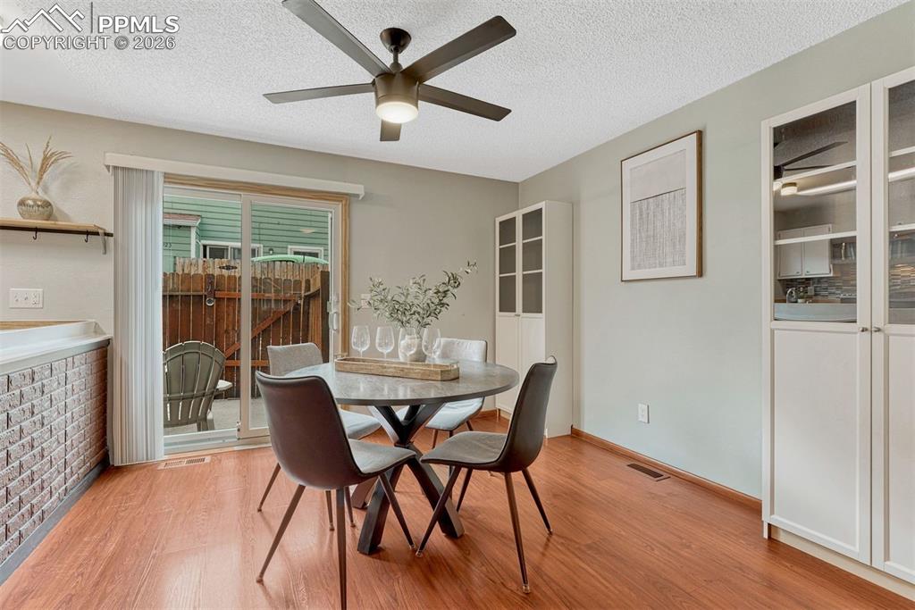 Image 22 of 44: Dining Area