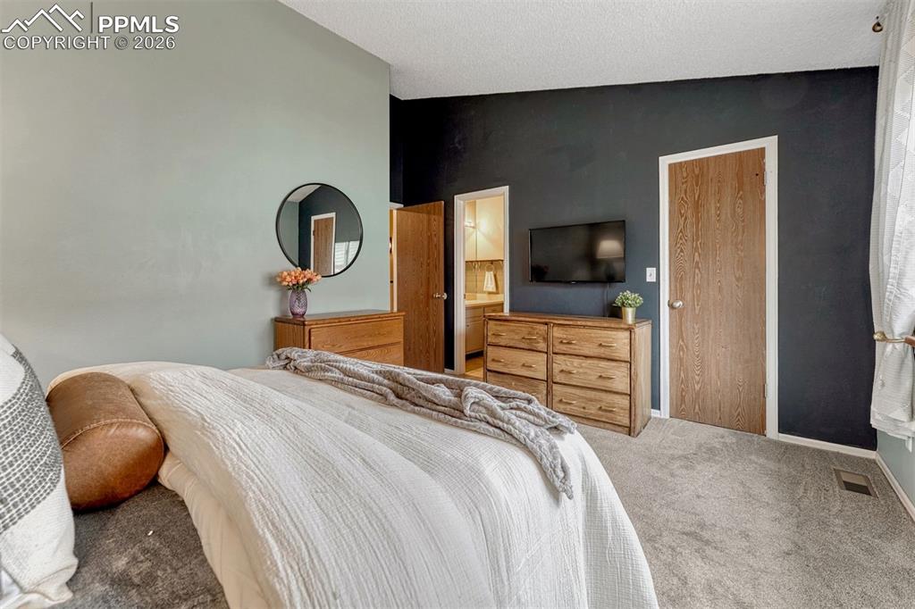 Image 25 of 44: Bedroom