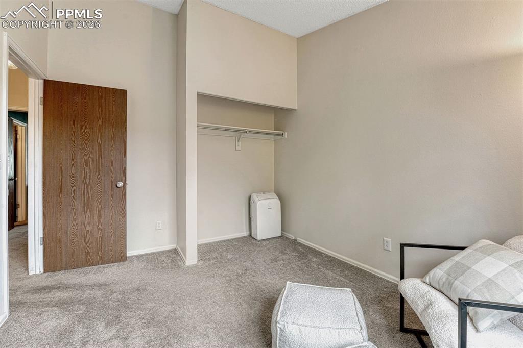 Image 32 of 44: Bedroom