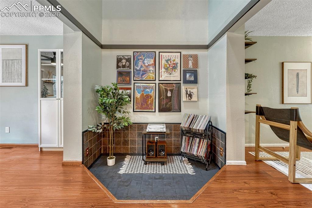 Image 4 of 44: Sitting Room