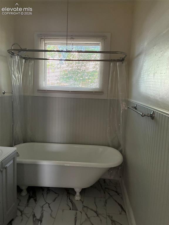 Image 18 of 26: Bathroom