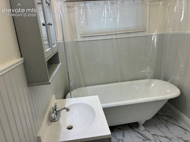 Image 19 of 26: Bathroom