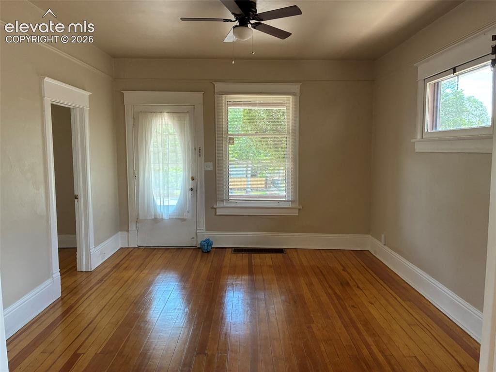 Image 4 of 26: Into Living room