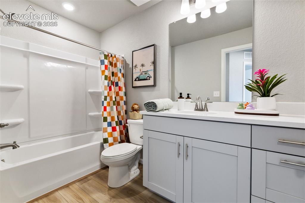 Image 15 of 21: Bathroom