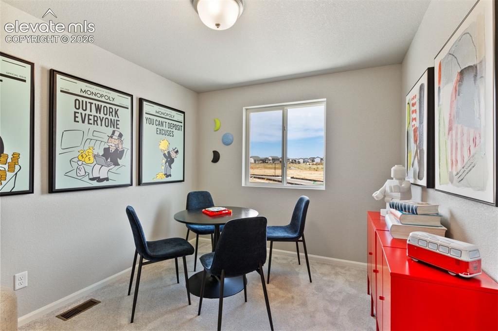 Image 16 of 21: Dining Area