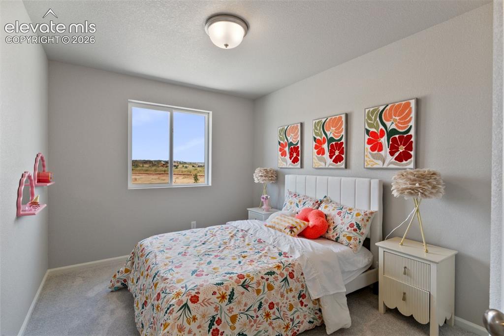 Image 18 of 21: Bedroom