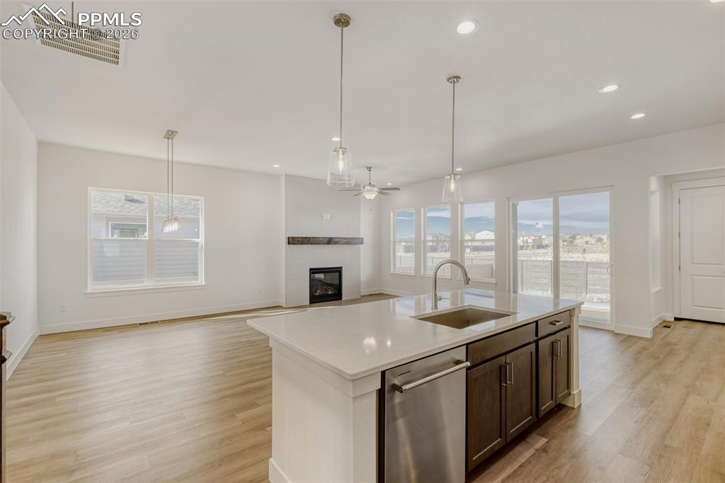 Image 10 of 27: Kitchen