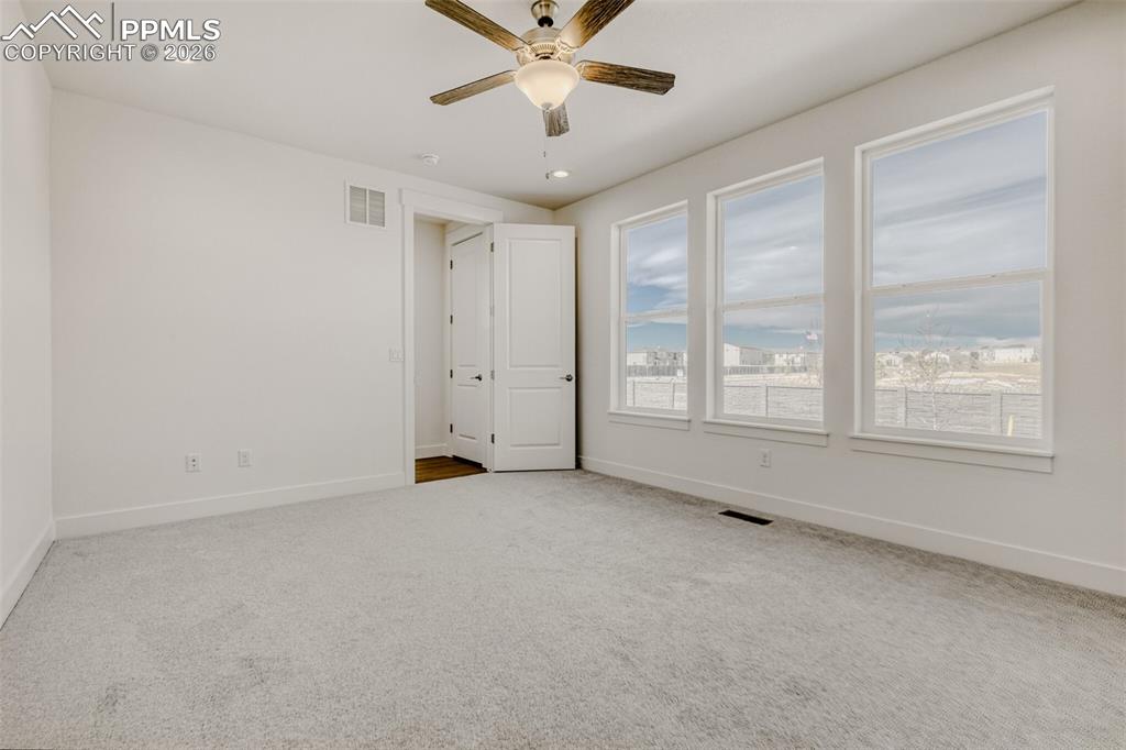 Image 14 of 27: Bedroom