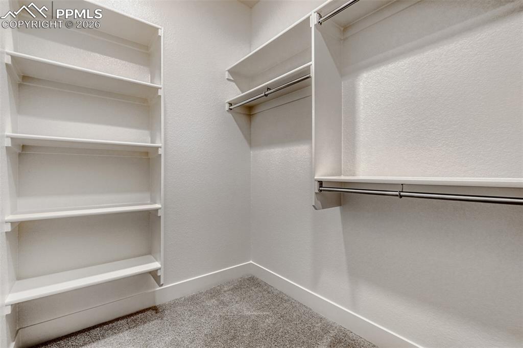 Image 20 of 27: Closet